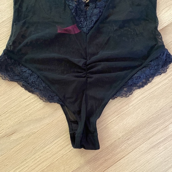 La Senza Lace Bodysuit with low cut front - Picture 6 of 8